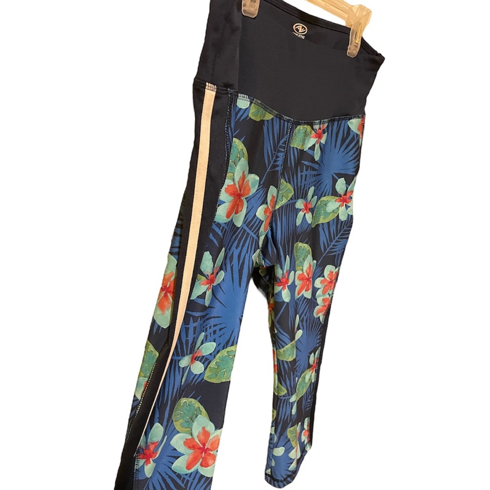 5 for $25 ❄️ Athletic Works Floral Leggings Large - Picture 2 of 5